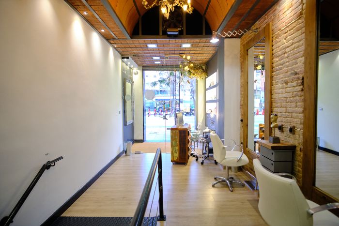 Salon Lighting Guide: Best Lighting Ideas for Hair, Beauty, and Small Salon Spaces